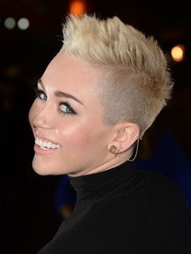 Taglio Capelli Corti Rasati Donna Acconciature Medi